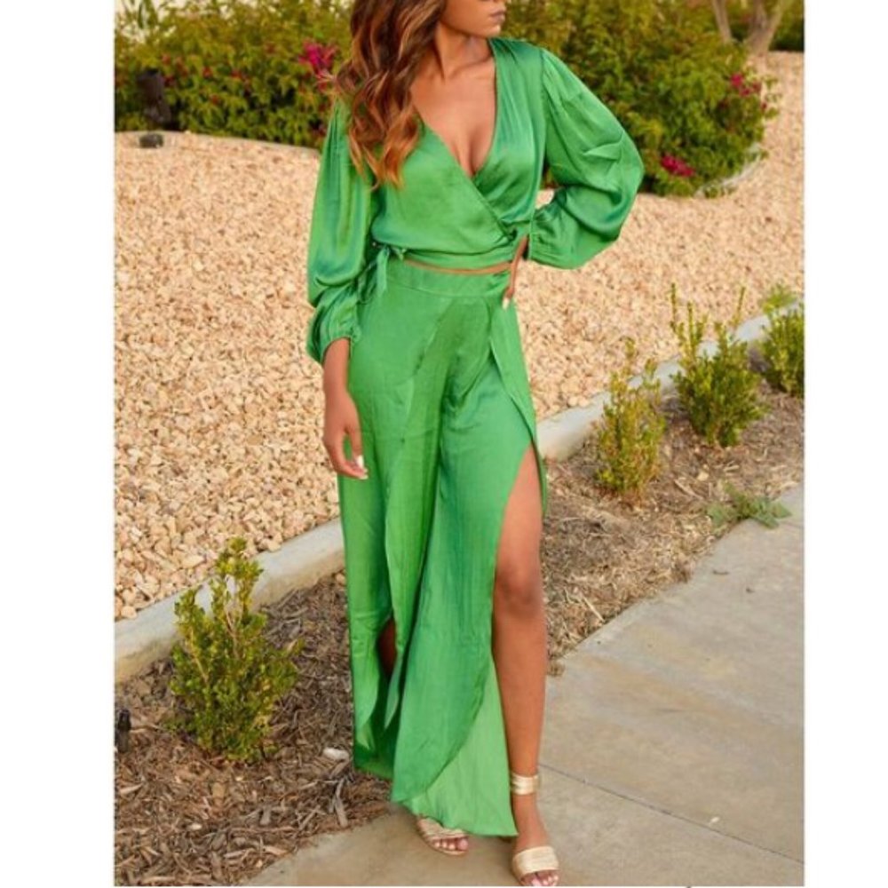 NWT Bardot Kaylah Petal Satin Tulip Pants Size XXS